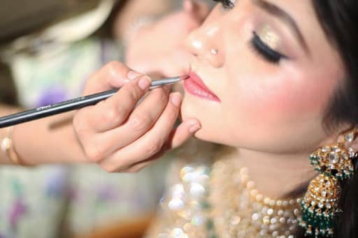 makeup artist